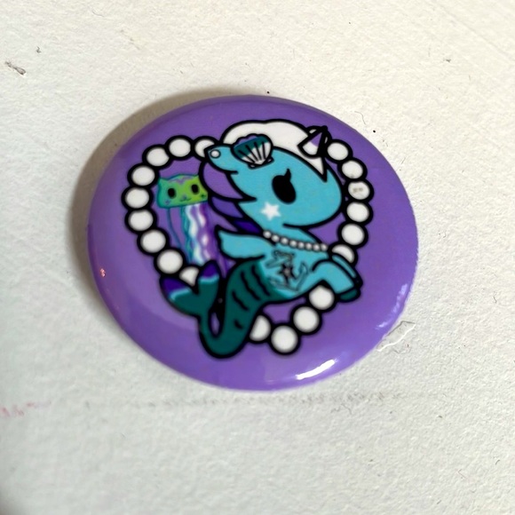 Hot Topic Assorted Button Pins (3) - Picture 5 of 6